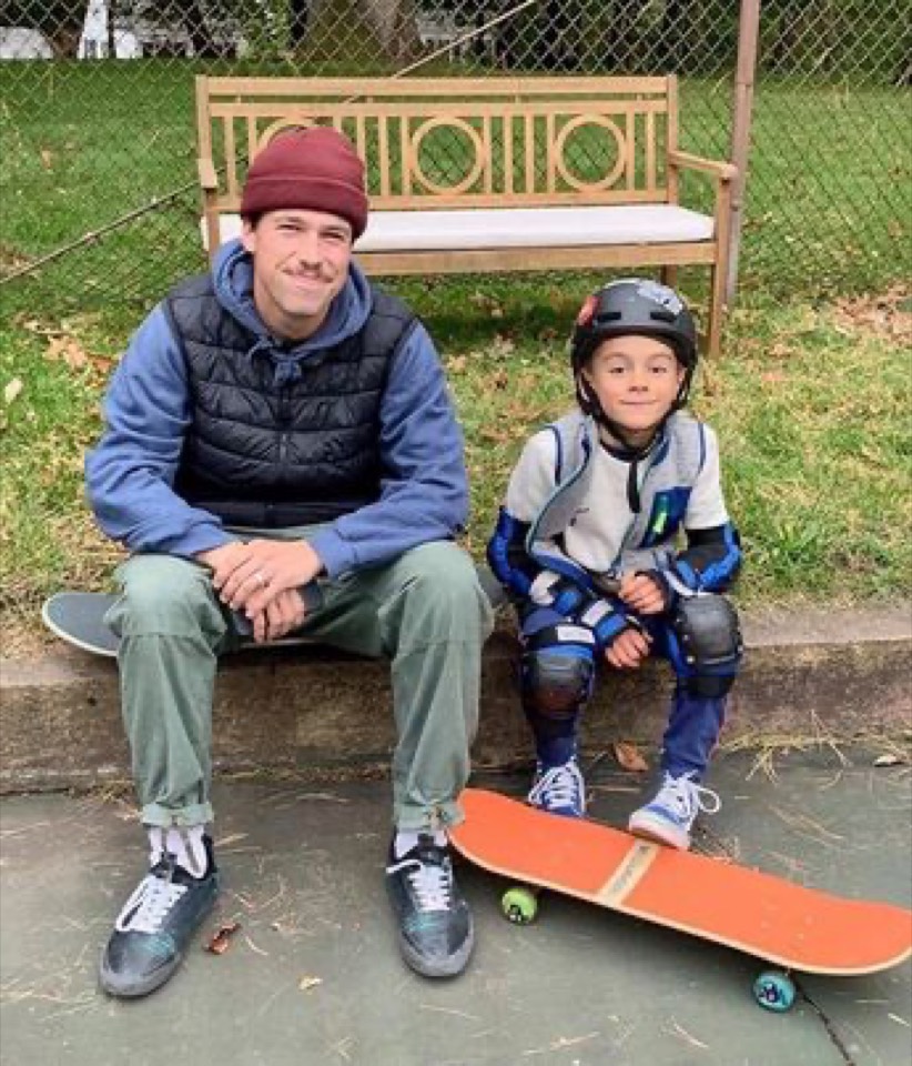 Peter Morris sitting with a young rider in pads at the side of a ramp